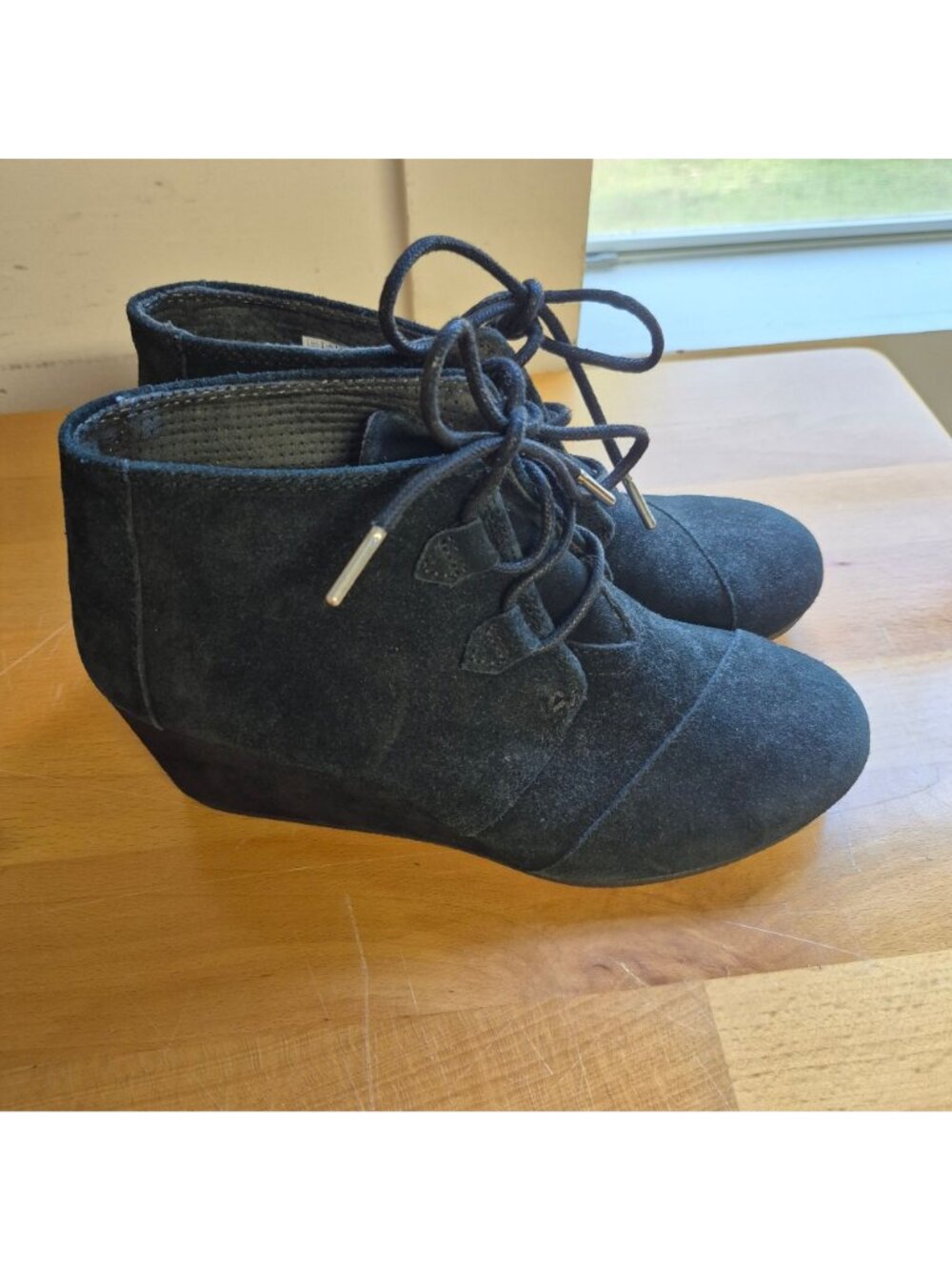 Toms Black Suede Wedge Ankle Booties With Lace-Up Detail Womens Shoes Size 9.5 - Picture 3 of 8